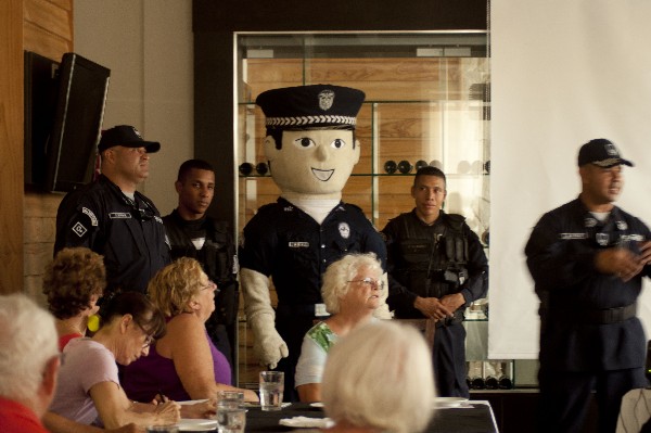 Police Speak to Expat Community